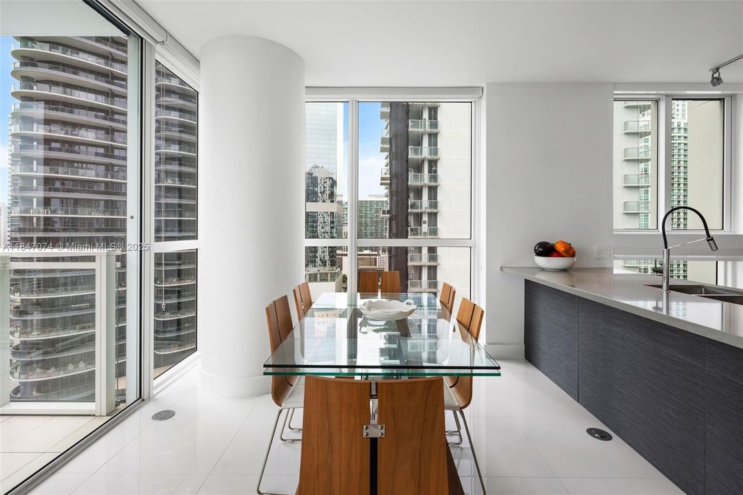 Recientemente alquilado: $5,500 (2 camas, 2 baños, 1134 Pies cuadrados)