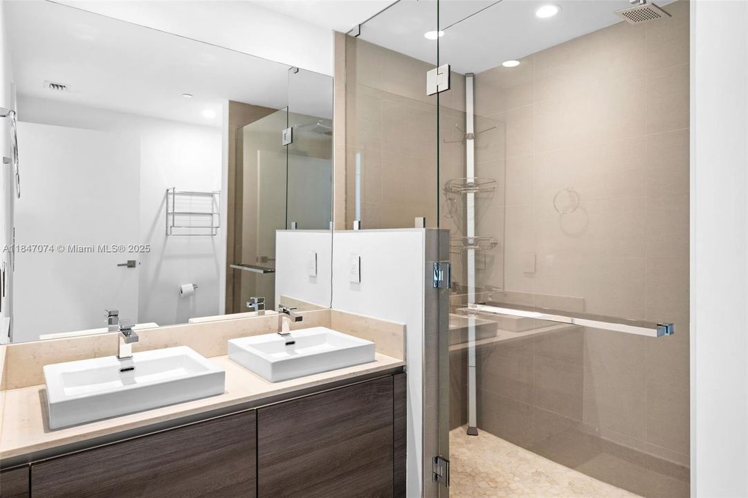 Recientemente alquilado: $5,500 (2 camas, 2 baños, 1134 Pies cuadrados)