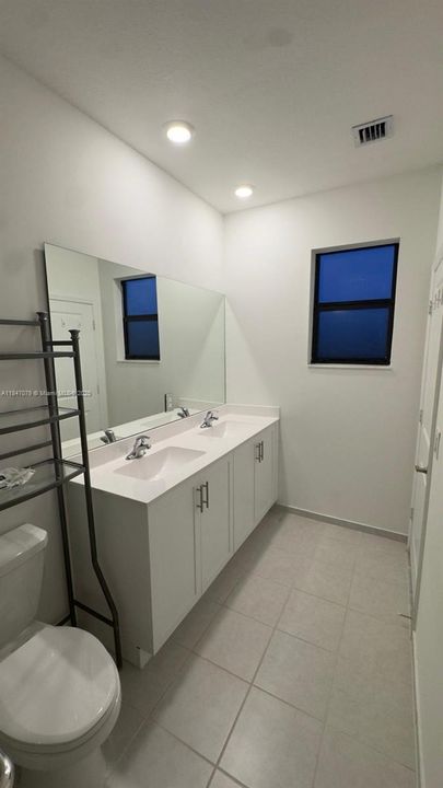 Недавно продано: $455,000 (3 спален, 2 ванн, 1832 Квадратных фут)