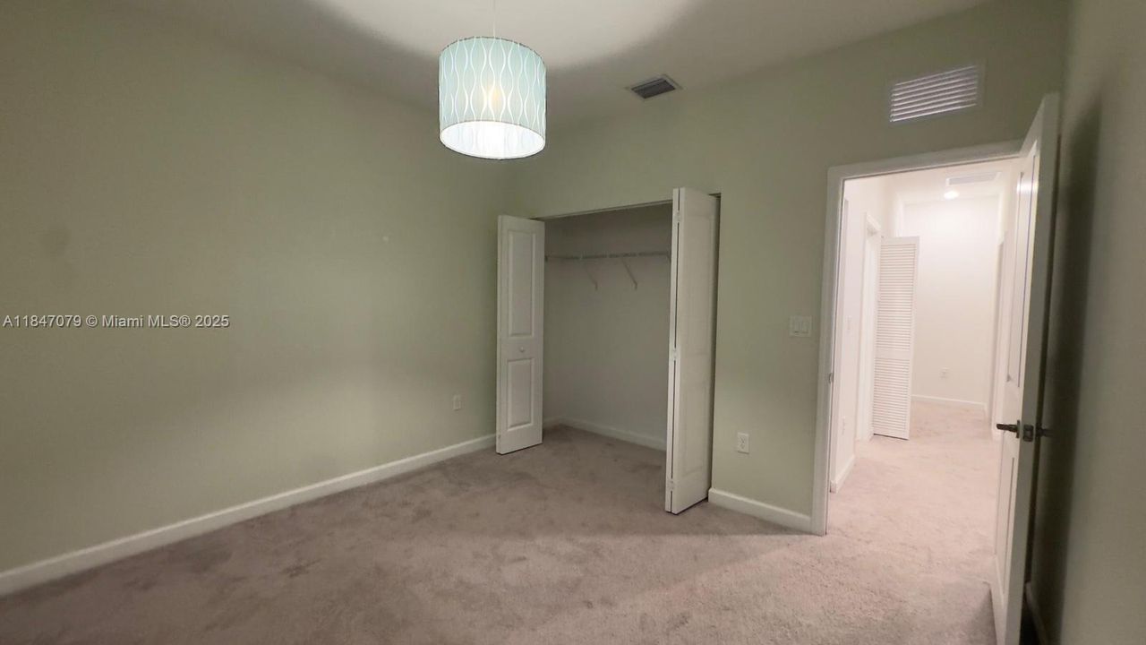 Недавно продано: $455,000 (3 спален, 2 ванн, 1832 Квадратных фут)