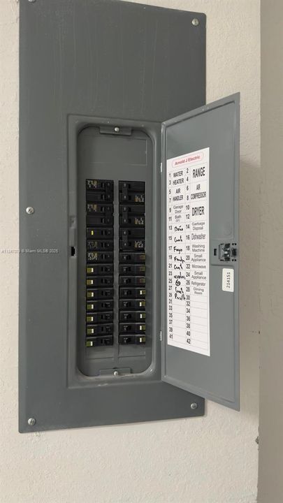 Недавно продано: $455,000 (3 спален, 2 ванн, 1832 Квадратных фут)