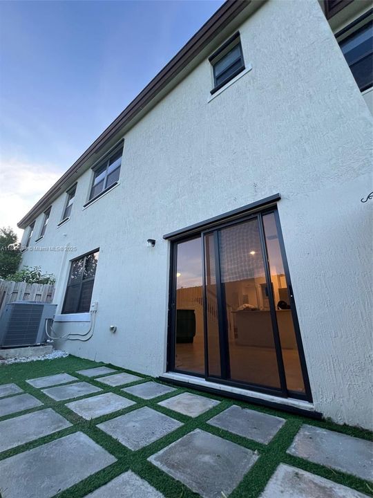 Недавно продано: $455,000 (3 спален, 2 ванн, 1832 Квадратных фут)