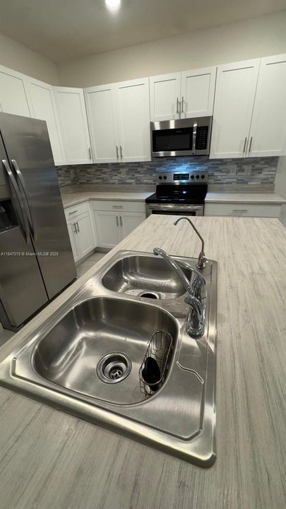 Недавно продано: $455,000 (3 спален, 2 ванн, 1832 Квадратных фут)