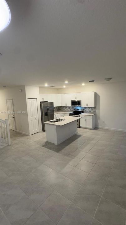 Недавно продано: $455,000 (3 спален, 2 ванн, 1832 Квадратных фут)