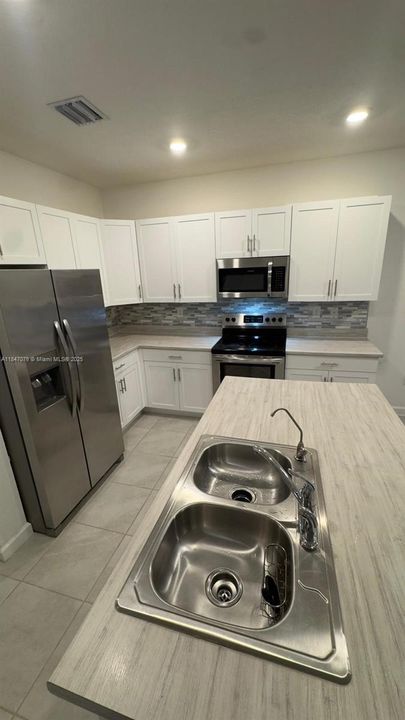 Недавно продано: $455,000 (3 спален, 2 ванн, 1832 Квадратных фут)