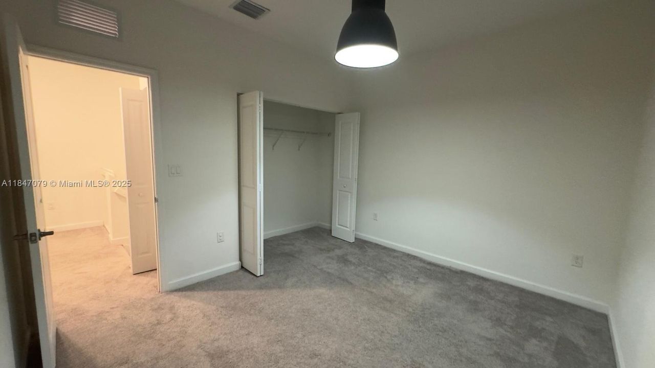 Недавно продано: $455,000 (3 спален, 2 ванн, 1832 Квадратных фут)