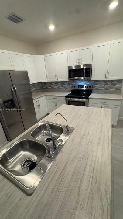 Недавно продано: $455,000 (3 спален, 2 ванн, 1832 Квадратных фут)