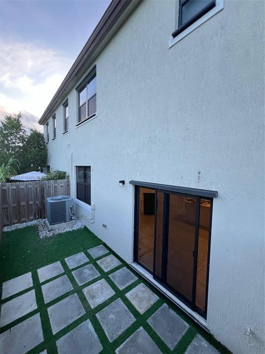 Недавно продано: $455,000 (3 спален, 2 ванн, 1832 Квадратных фут)