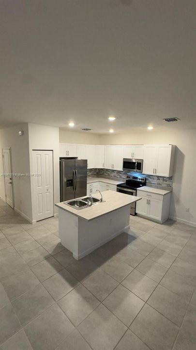 Недавно продано: $455,000 (3 спален, 2 ванн, 1832 Квадратных фут)