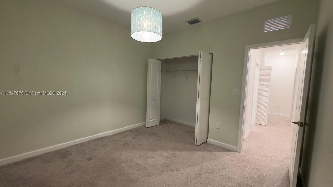 Недавно продано: $455,000 (3 спален, 2 ванн, 1832 Квадратных фут)