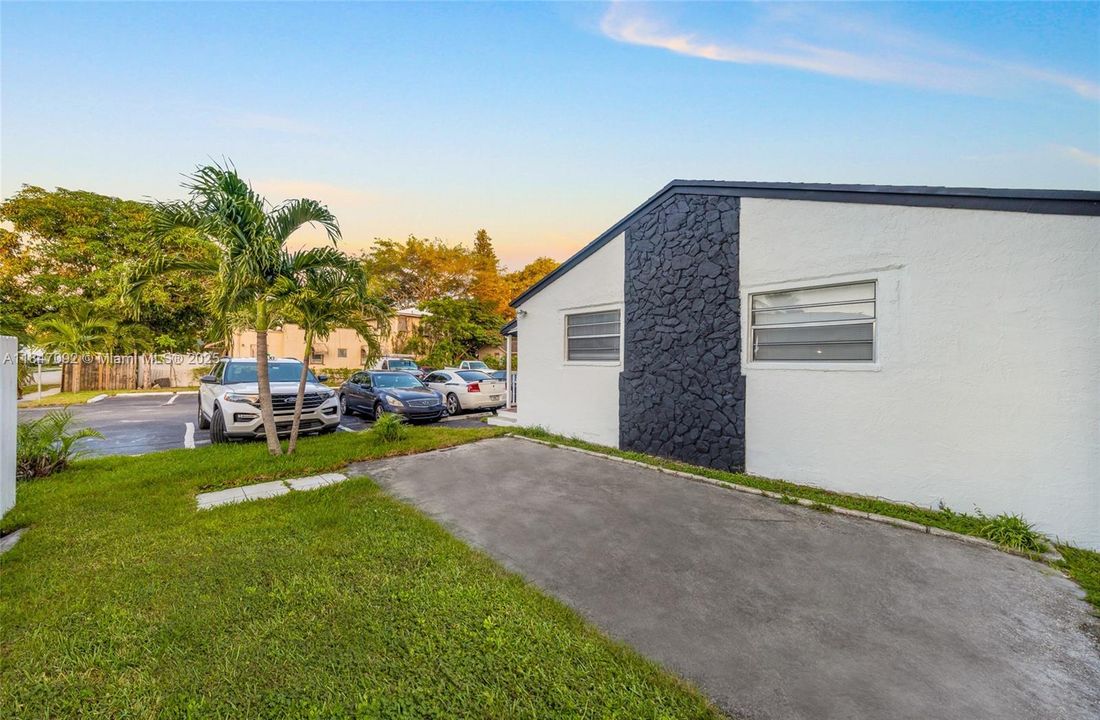 Active With Contract: $2,900,000 (0 beds, 0 baths, 7632 Square Feet)