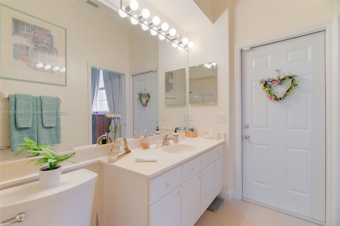 For Sale: $849,500 (3 beds, 3 baths, 2032 Square Feet)