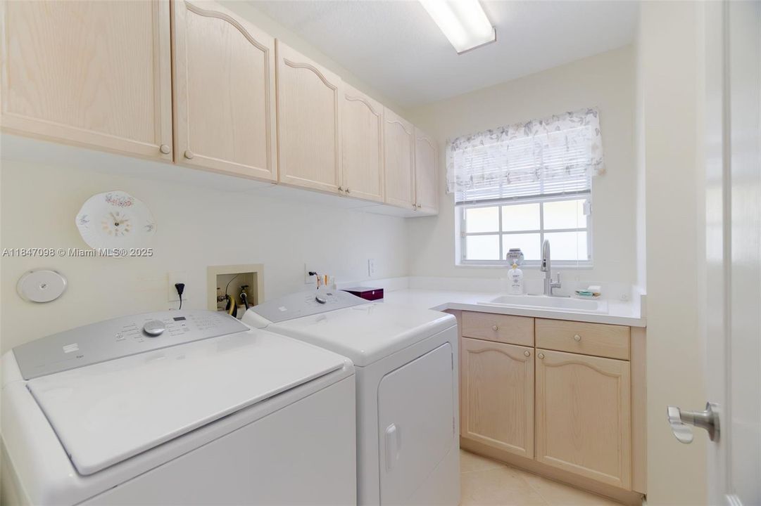 For Sale: $849,500 (3 beds, 3 baths, 2032 Square Feet)