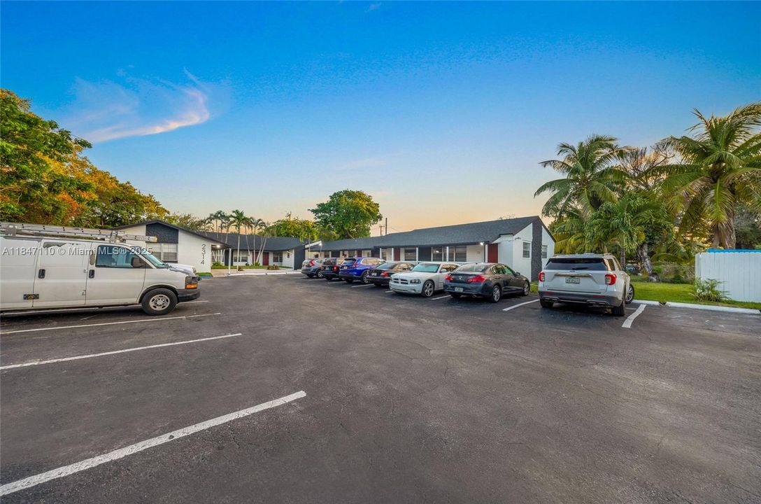 合同活跃: $2,900,000 (0 贝兹, 0 浴室, 0 平方英尺)