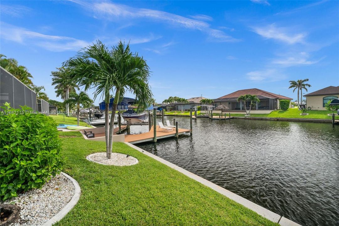 Peaceful canal setting with beautiful Gulf Access waterway views.