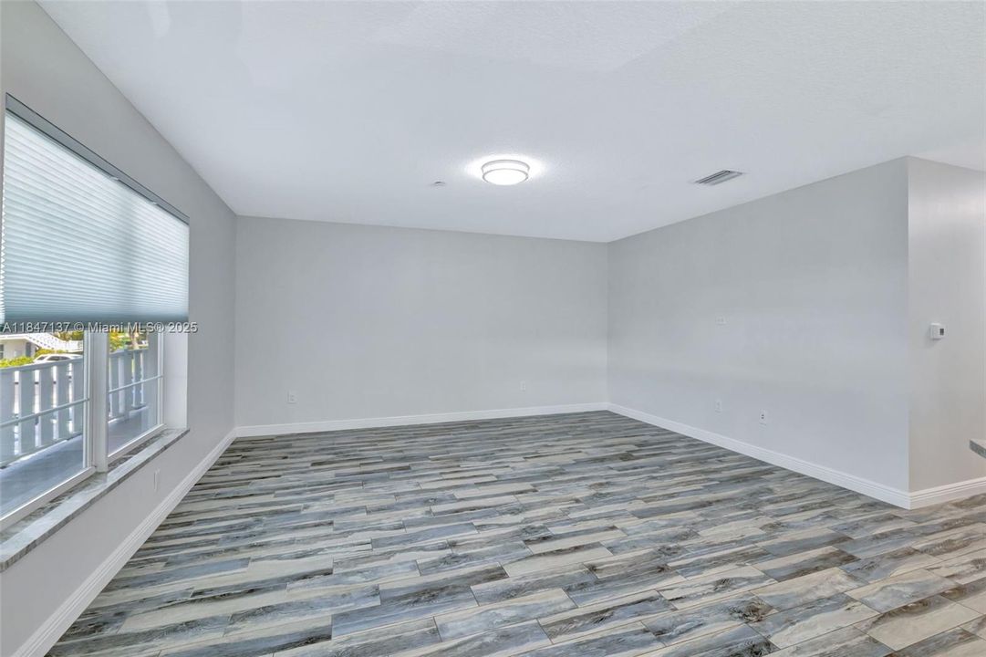 待售: $239,000 (2 贝兹, 2 浴室, 992 平方英尺)