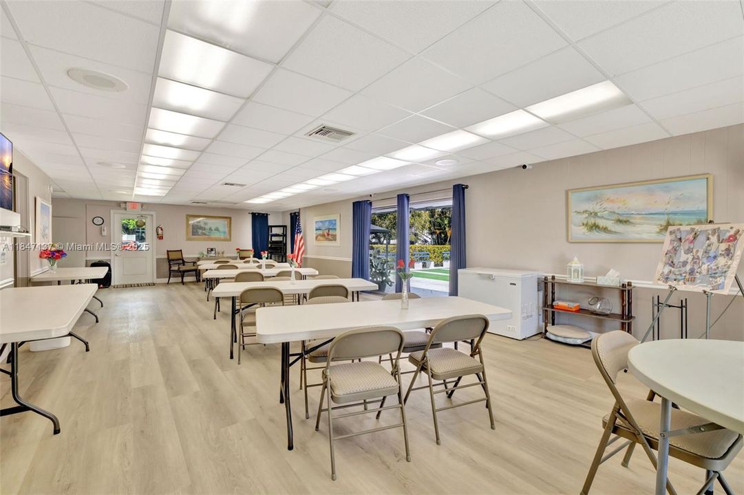 待售: $239,000 (2 贝兹, 2 浴室, 992 平方英尺)