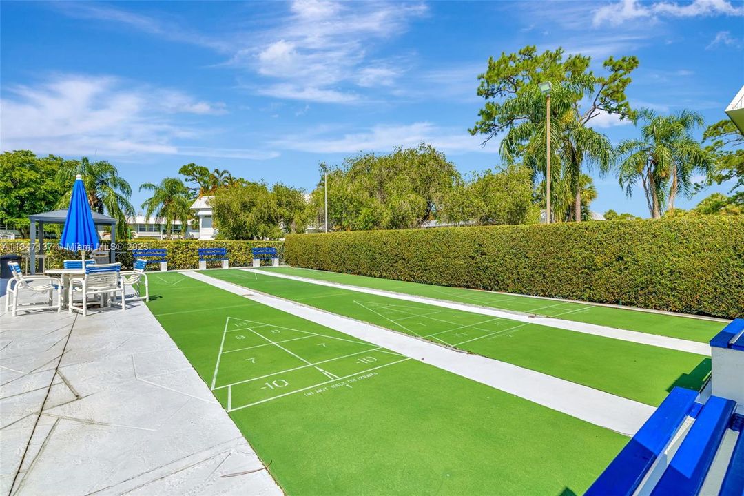 待售: $239,000 (2 贝兹, 2 浴室, 992 平方英尺)