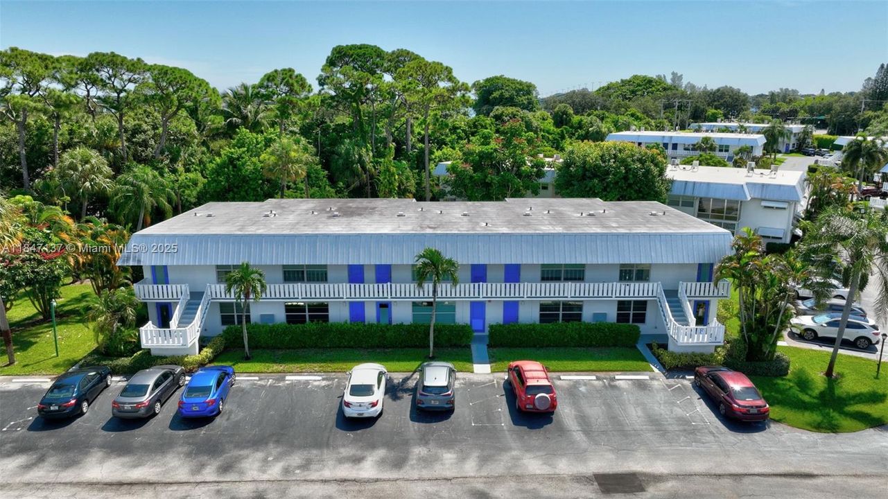 待售: $239,000 (2 贝兹, 2 浴室, 992 平方英尺)