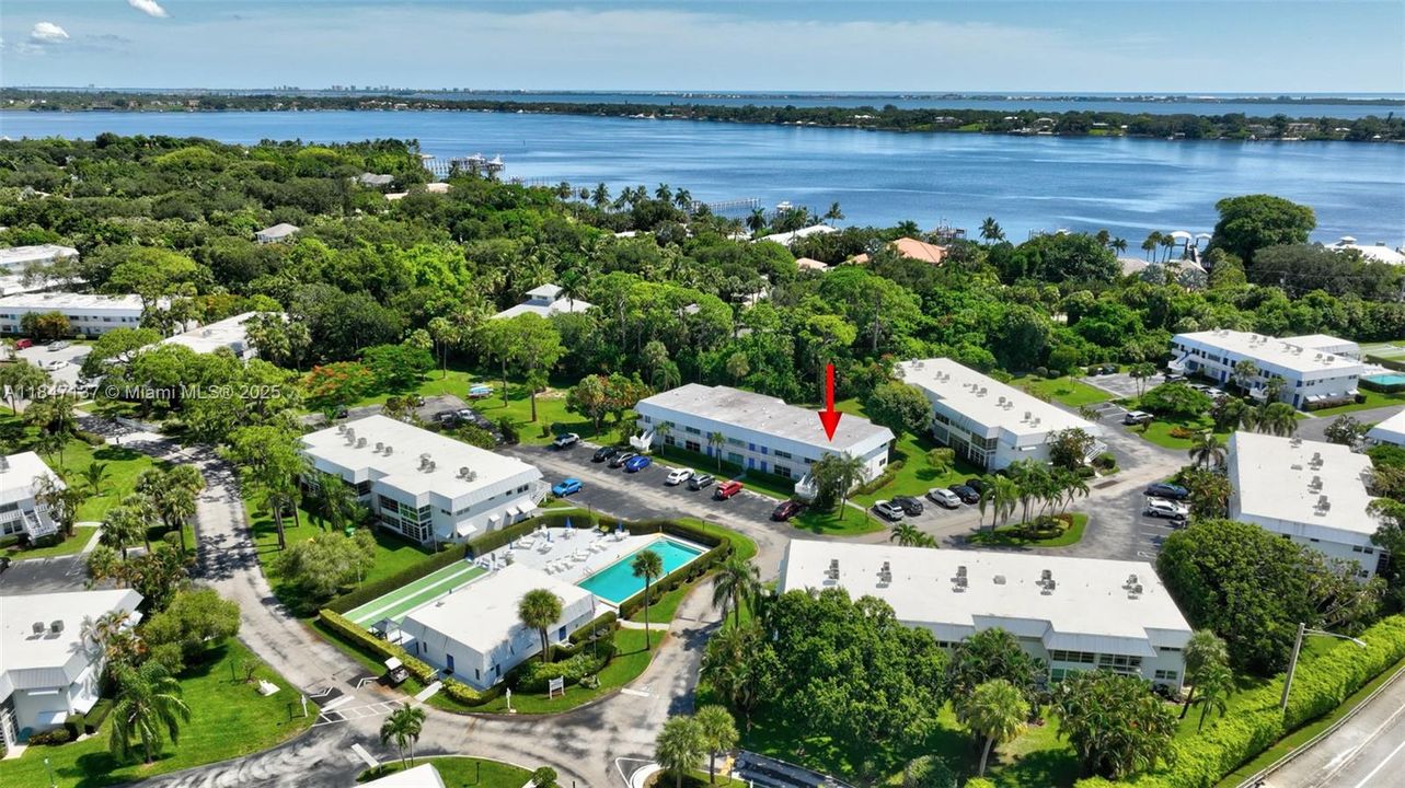 待售: $239,000 (2 贝兹, 2 浴室, 992 平方英尺)