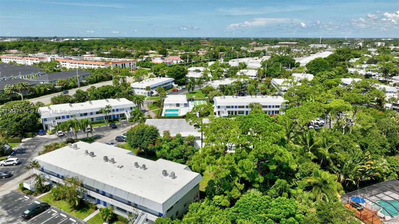 待售: $239,000 (2 贝兹, 2 浴室, 992 平方英尺)