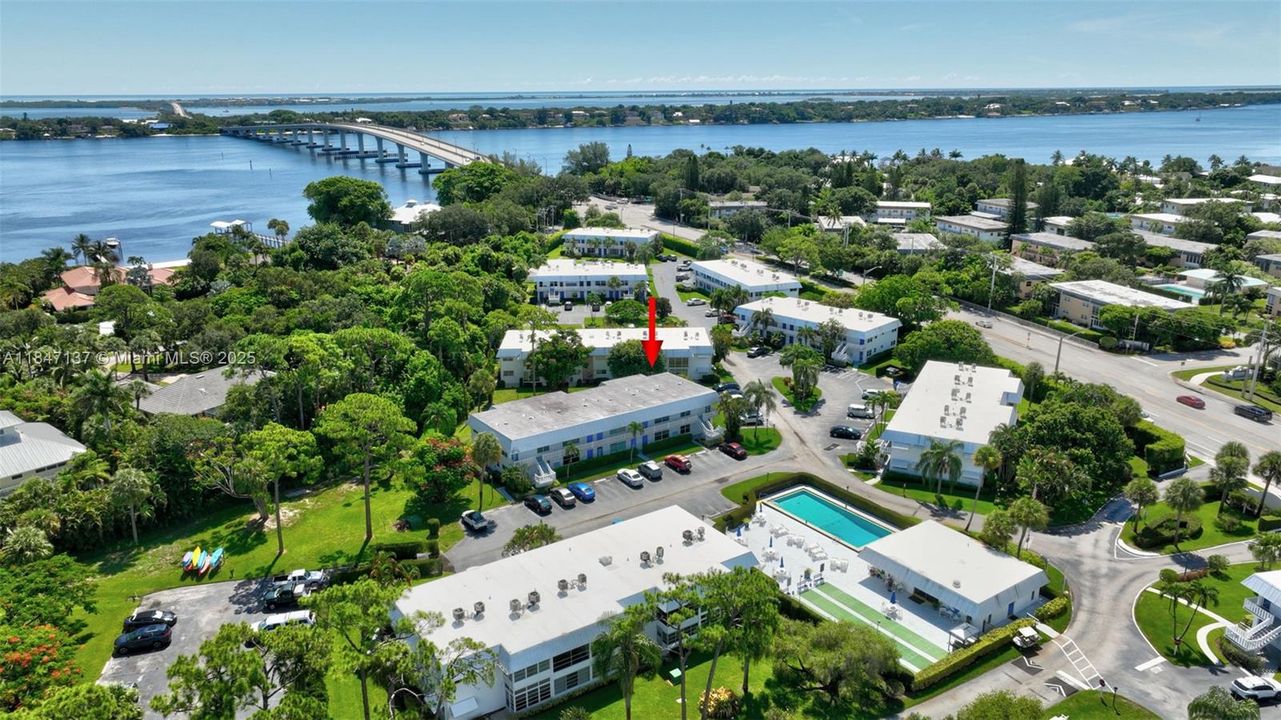 待售: $239,000 (2 贝兹, 2 浴室, 992 平方英尺)