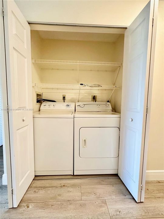 Activo con contrato: $225,000 (2 camas, 2 baños, 926 Pies cuadrados)