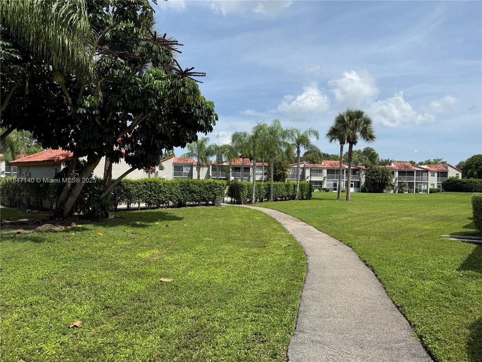 Activo con contrato: $225,000 (2 camas, 2 baños, 926 Pies cuadrados)