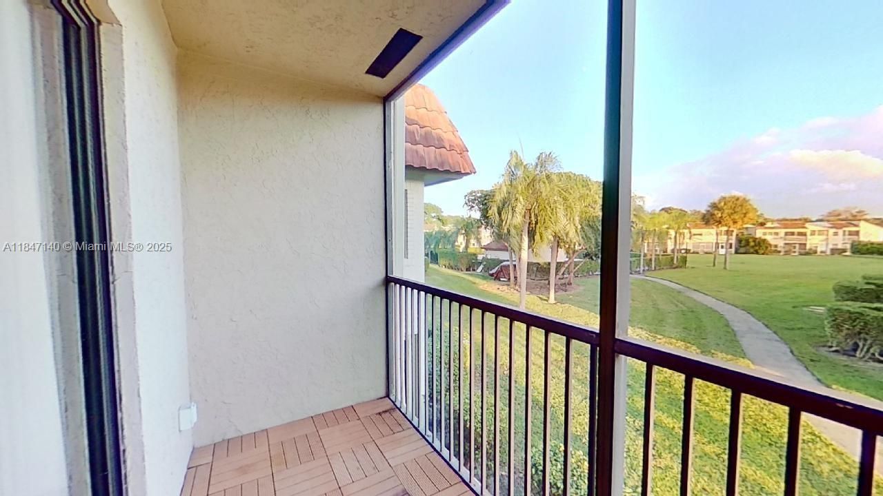 Activo con contrato: $225,000 (2 camas, 2 baños, 926 Pies cuadrados)