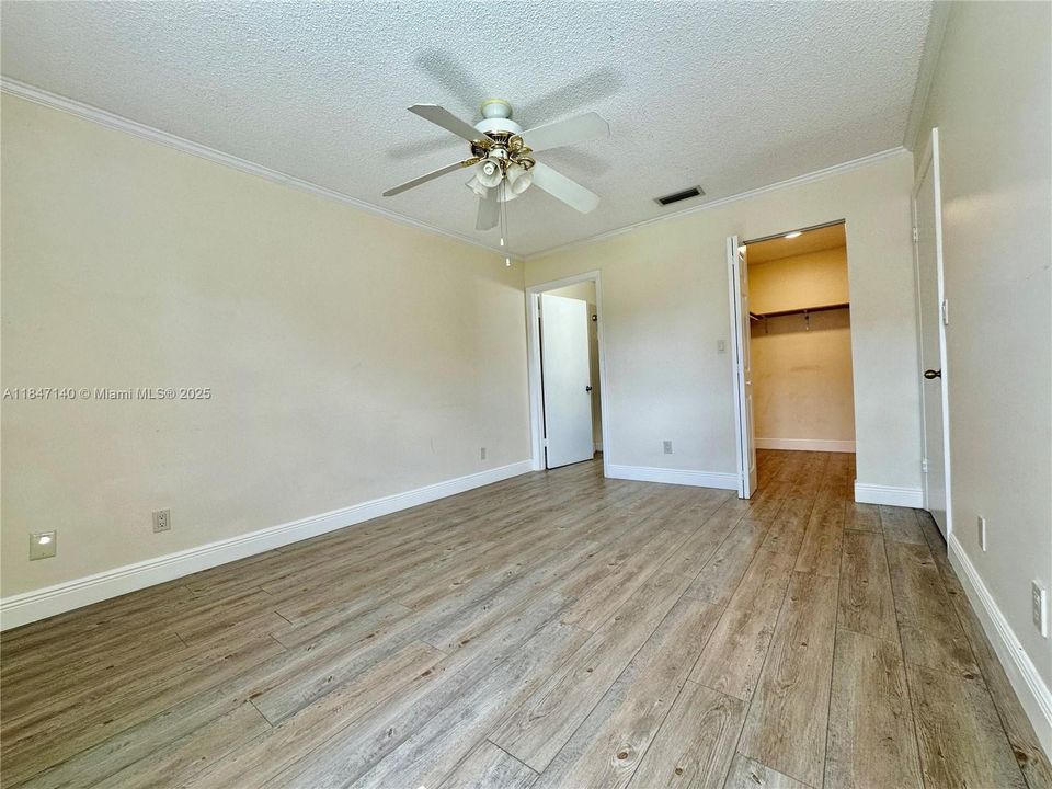 Activo con contrato: $225,000 (2 camas, 2 baños, 926 Pies cuadrados)