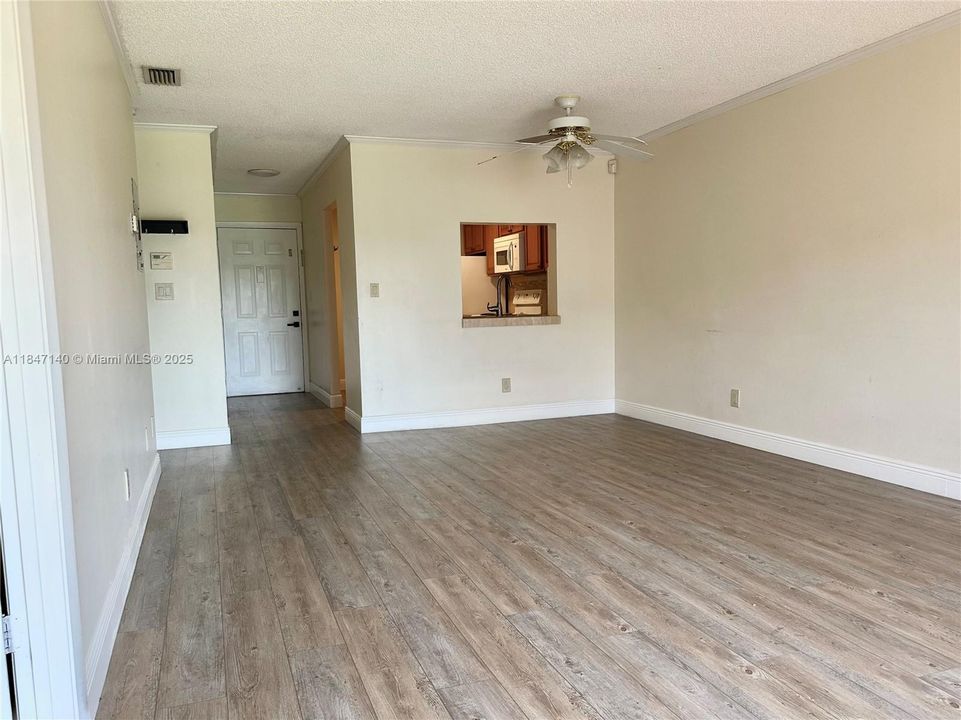 Activo con contrato: $225,000 (2 camas, 2 baños, 926 Pies cuadrados)