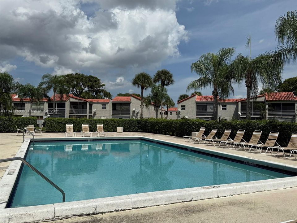 Activo con contrato: $225,000 (2 camas, 2 baños, 926 Pies cuadrados)