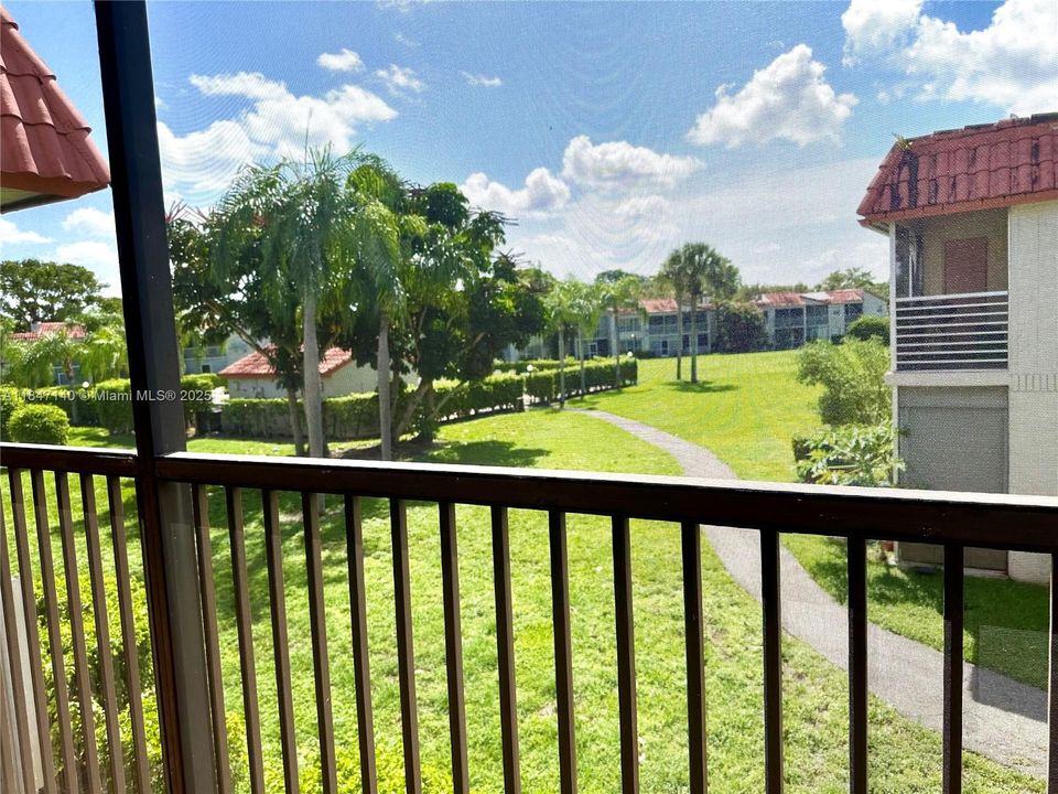 Activo con contrato: $225,000 (2 camas, 2 baños, 926 Pies cuadrados)