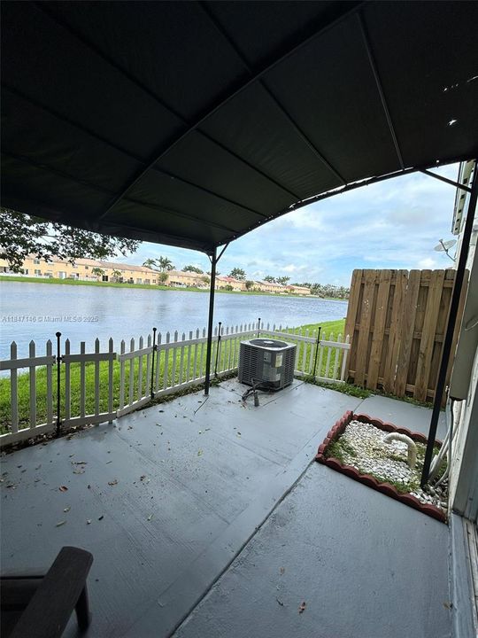 En Venta: $355,000 (3 camas, 3 baños, 1428 Pies cuadrados)