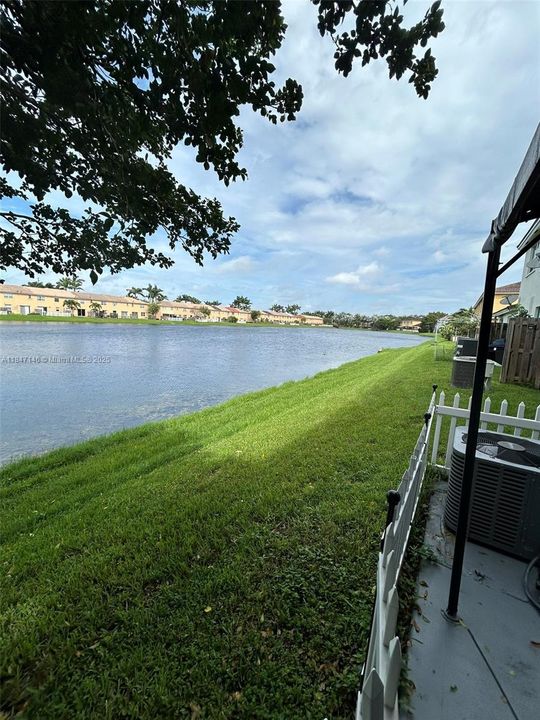 En Venta: $355,000 (3 camas, 3 baños, 1428 Pies cuadrados)