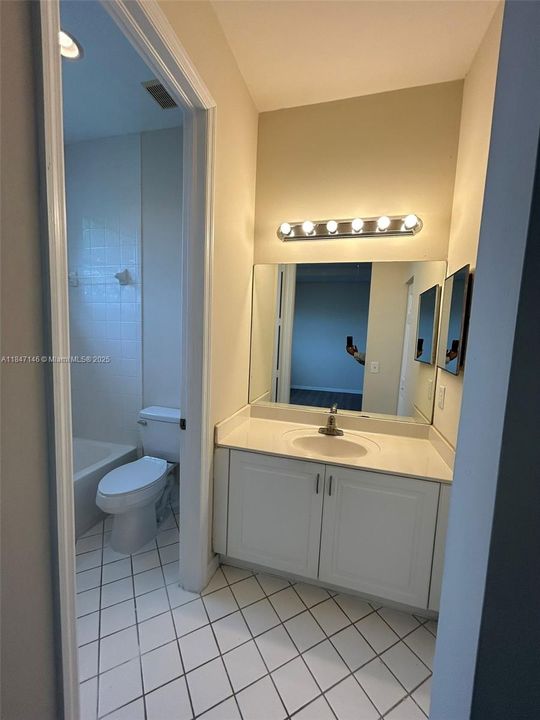 En Venta: $355,000 (3 camas, 3 baños, 1428 Pies cuadrados)