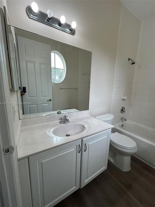 En Venta: $355,000 (3 camas, 3 baños, 1428 Pies cuadrados)