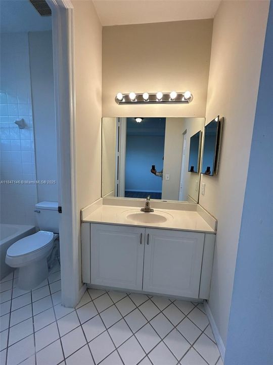 En Venta: $355,000 (3 camas, 3 baños, 1428 Pies cuadrados)