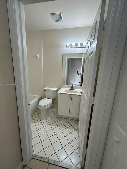 En Venta: $355,000 (3 camas, 3 baños, 1428 Pies cuadrados)