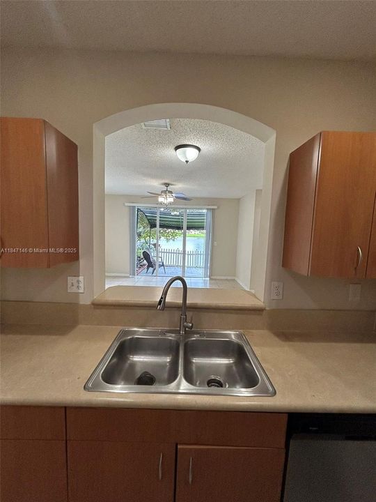 En Venta: $355,000 (3 camas, 3 baños, 1428 Pies cuadrados)