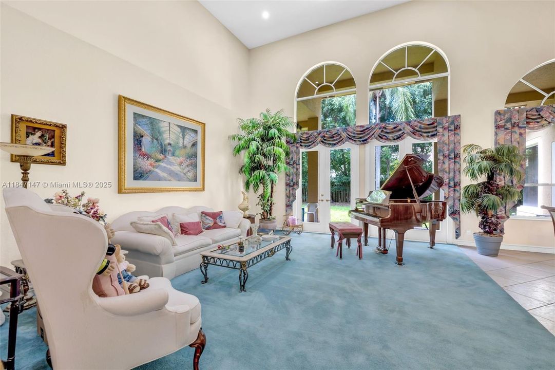 最近售出: $1,199,000 (5 贝兹, 4 浴室, 3768 平方英尺)