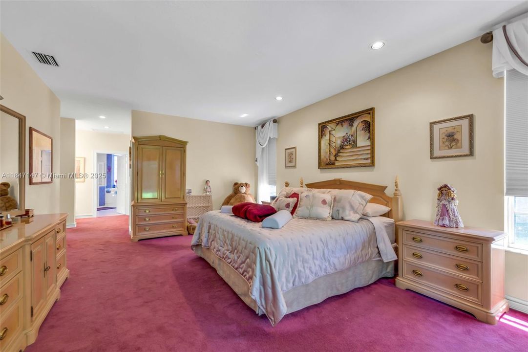 最近售出: $1,199,000 (5 贝兹, 4 浴室, 3768 平方英尺)