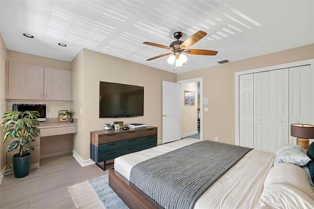 最近售出: $1,199,000 (5 贝兹, 4 浴室, 3768 平方英尺)