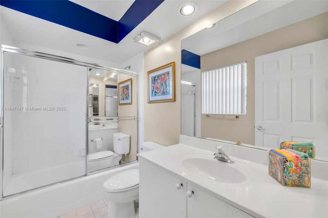 最近售出: $1,199,000 (5 贝兹, 4 浴室, 3768 平方英尺)