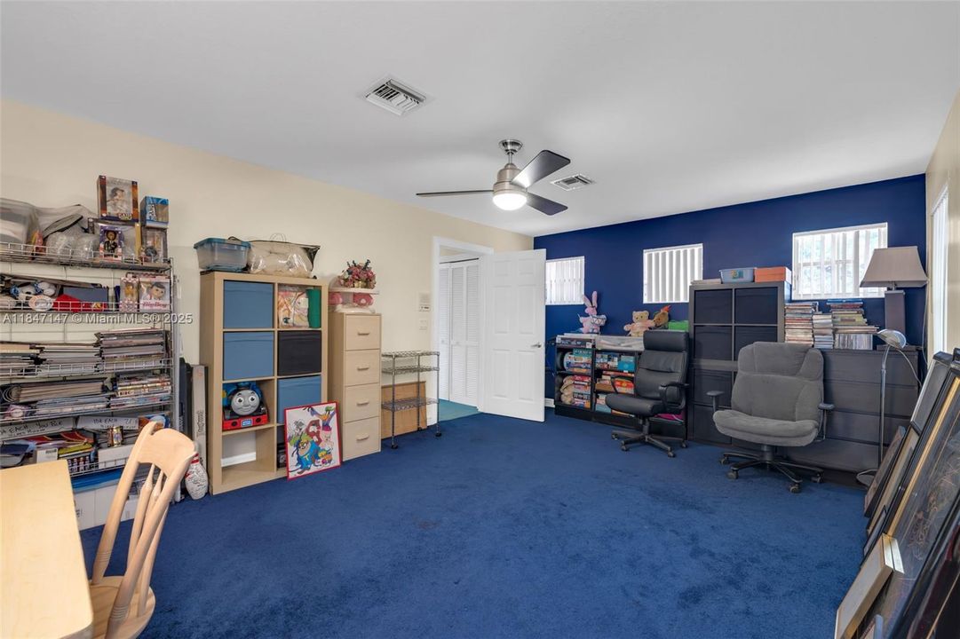 最近售出: $1,199,000 (5 贝兹, 4 浴室, 3768 平方英尺)