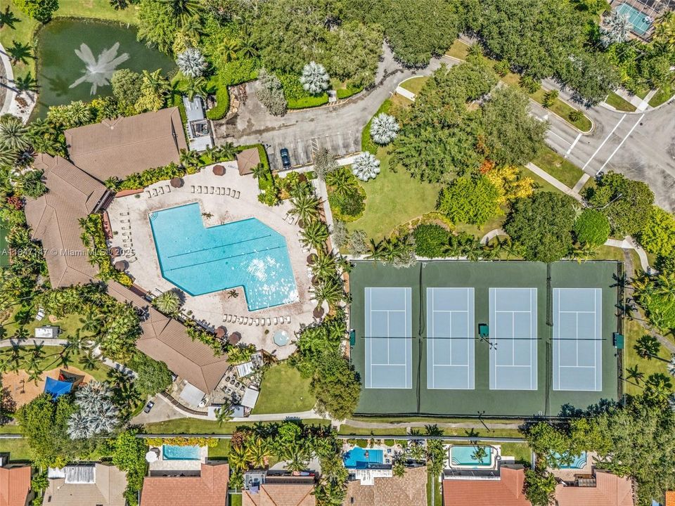 最近售出: $1,199,000 (5 贝兹, 4 浴室, 3768 平方英尺)