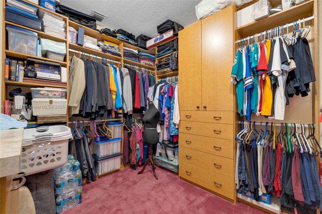 最近售出: $1,199,000 (5 贝兹, 4 浴室, 3768 平方英尺)