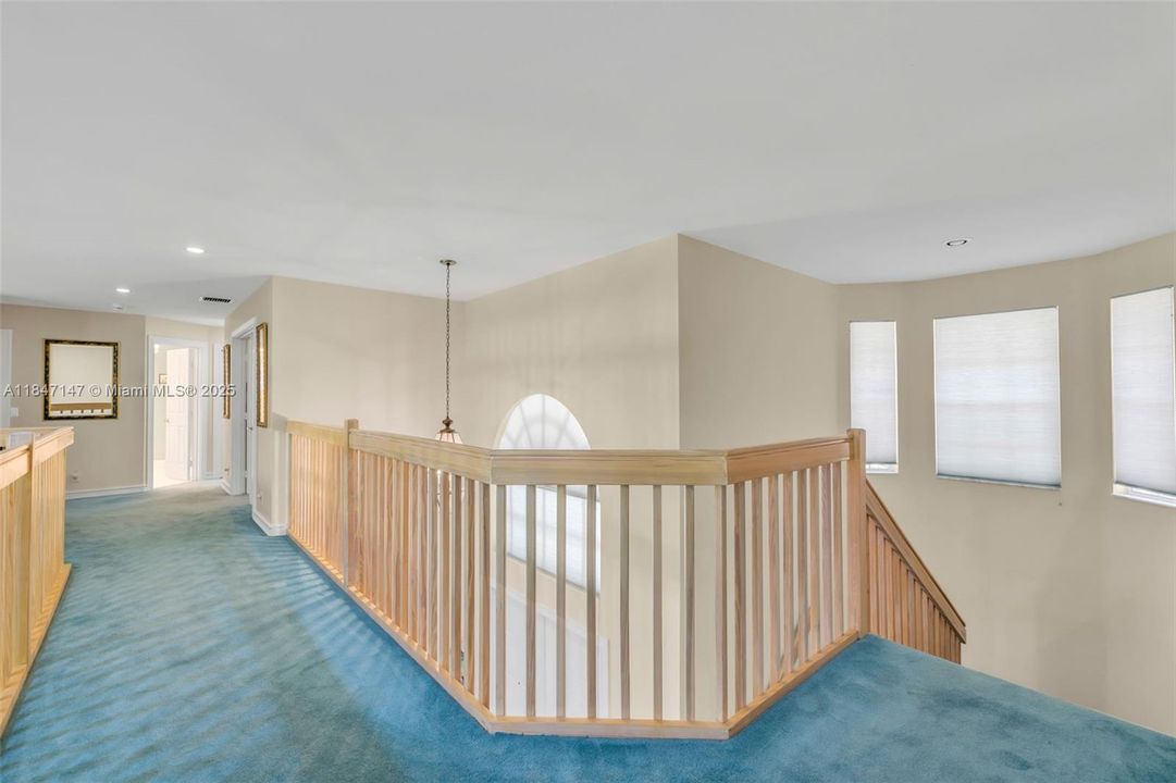 最近售出: $1,199,000 (5 贝兹, 4 浴室, 3768 平方英尺)