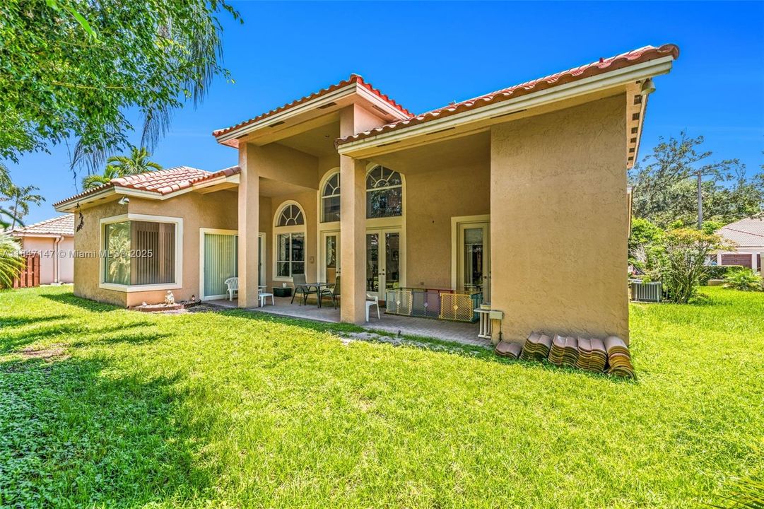 最近售出: $1,199,000 (5 贝兹, 4 浴室, 3768 平方英尺)