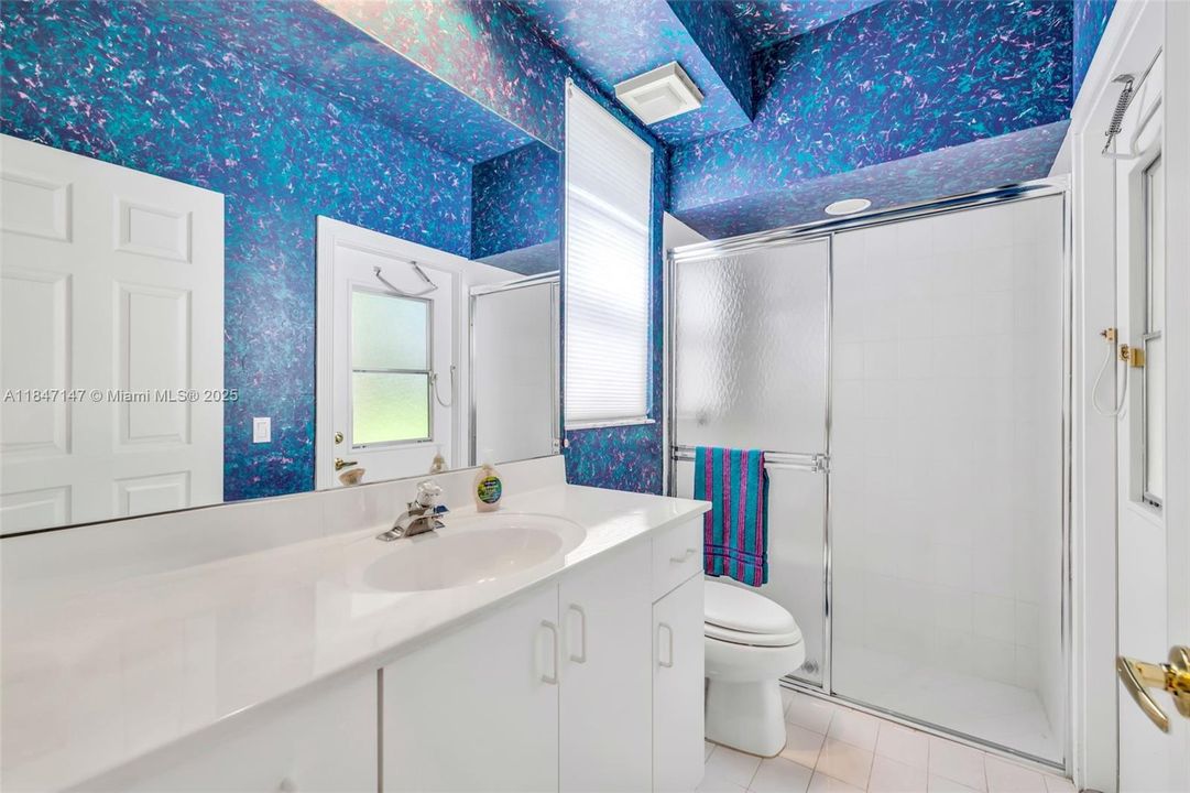 最近售出: $1,199,000 (5 贝兹, 4 浴室, 3768 平方英尺)